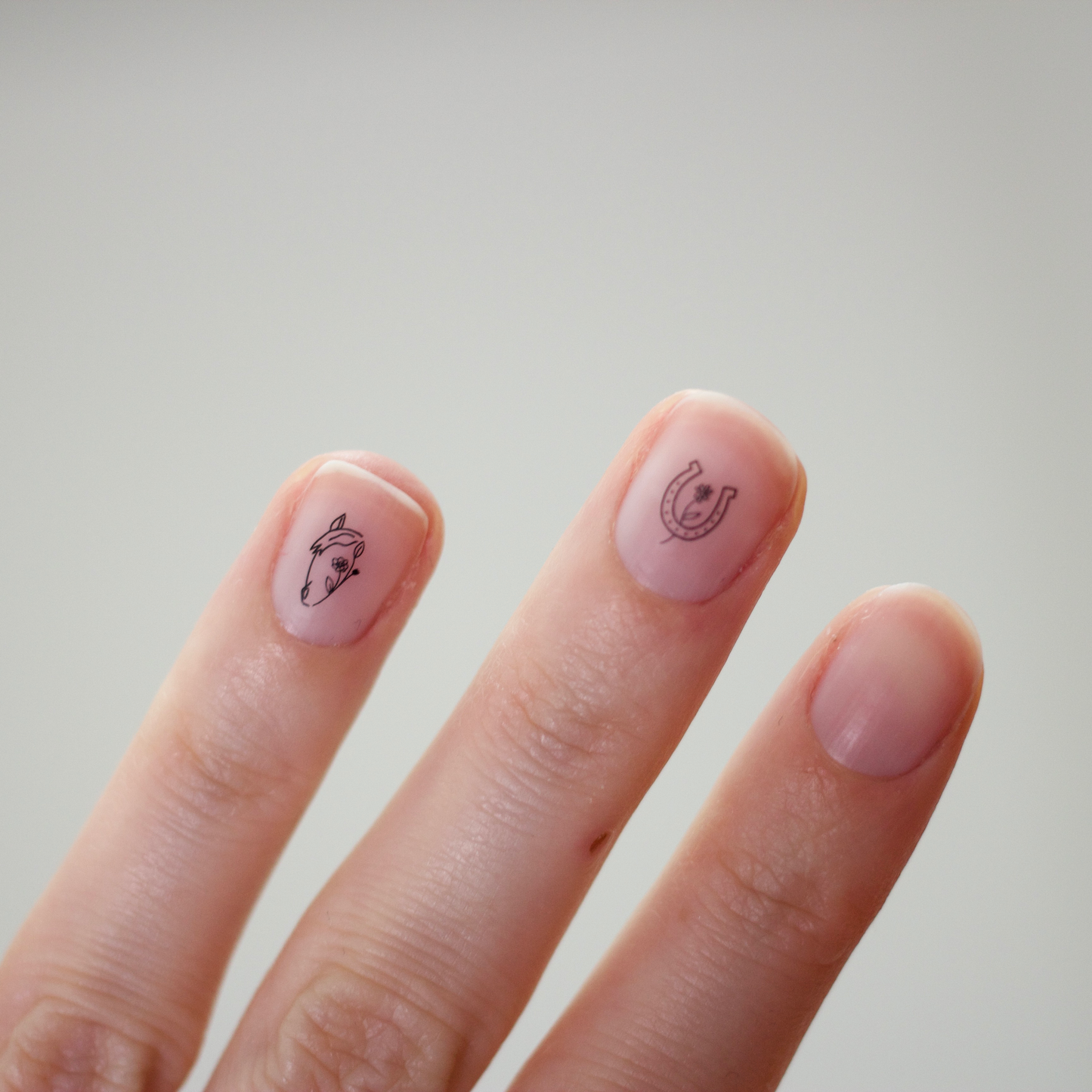 Nail Tattoos Cavalcade - Nuance Ancrée